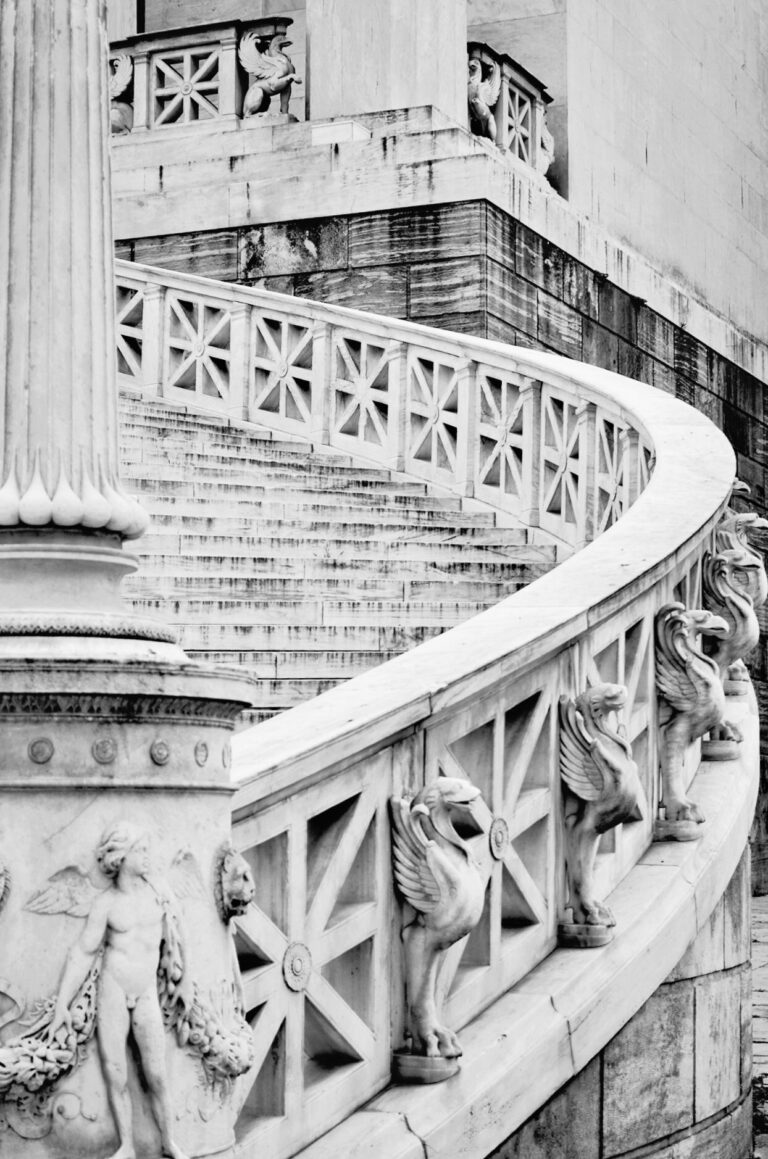 Marc D L Staircase Details